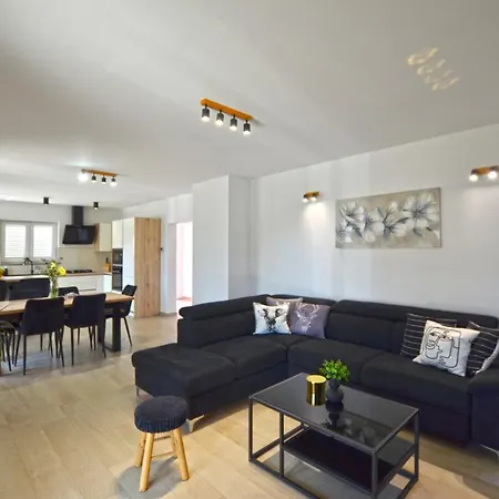 Golden Horizon Apartman *