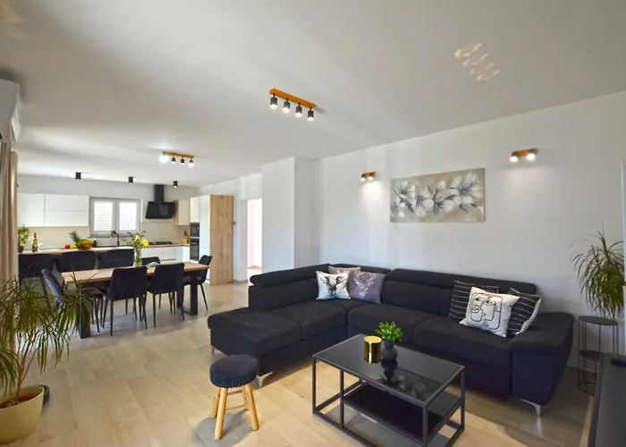 Golden Horizon Apartman *